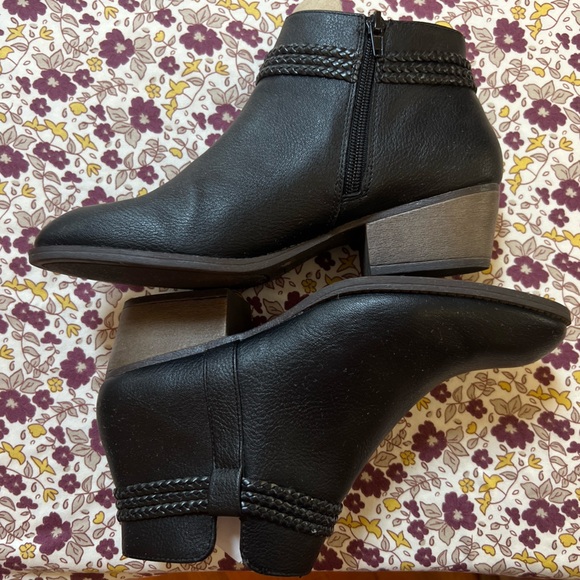 STYLE & COMPANY Womens Black Almond Toe Block Heel Slip On Booties 9.5 M - Picture 2 of 8